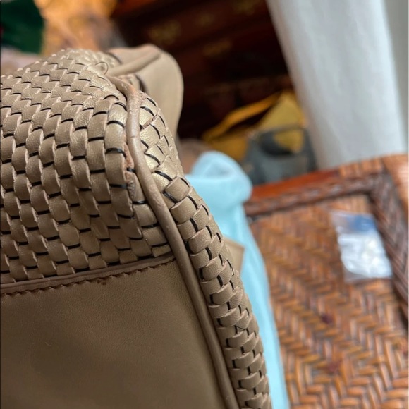 Ellen Tracy Gold woven Leather handbag - Picture 7 of 10